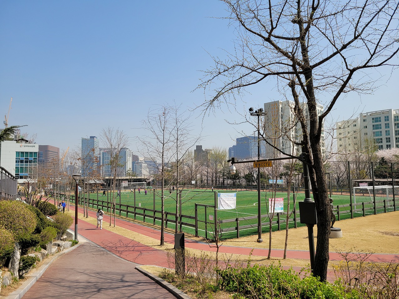 罗马诺：利雅得新月将与努涅斯和利物浦就转会展开谈判