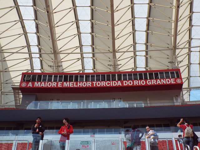 鲁尼：谢什科的控球能力还是比霍伊伦强的，未来会越来越好