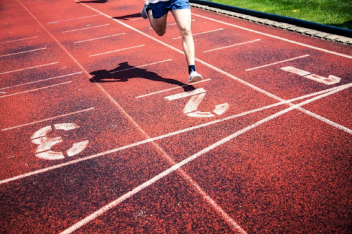 格林单节三分5投4中，雄鹿狂轰9记三分，客场4分领先